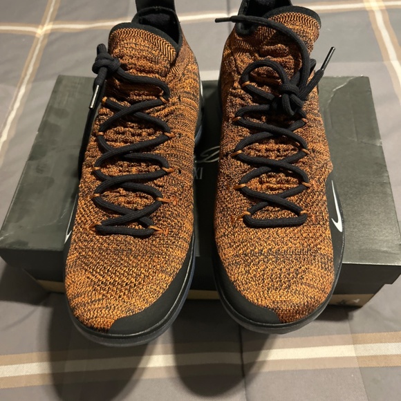 University of Texas Kevin Durant CI Basketball Shoes main image 4